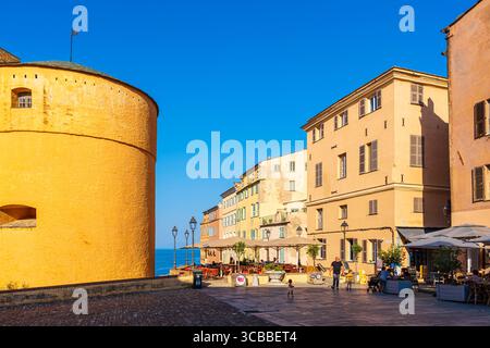 France, haute-Corse, Bastia, quartier de la Citadelle ou quartier de la Terra Nova, place du Donjon et ancien palais des gouverneurs génois qui abrite le musée de Bastia Banque D'Images