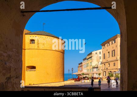 France, haute-Corse, Bastia, quartier de la Citadelle ou quartier de la Terra Nova, place du Donjon et ancien palais des gouverneurs génois qui abrite le musée de Bastia Banque D'Images
