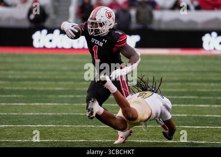 23 novembre 2023 : Utes Running Back Javon Glover (1) en action pendant le match avec Colorado Buffaloes et Utah Utes au stade Rice-Eccles à Salt Lake Utah. David Seelig/Cal Sport Medi (crédit image : © David Seelig / Cal Sport Media/CSM via ZUMA Press Wire) Banque D'Images