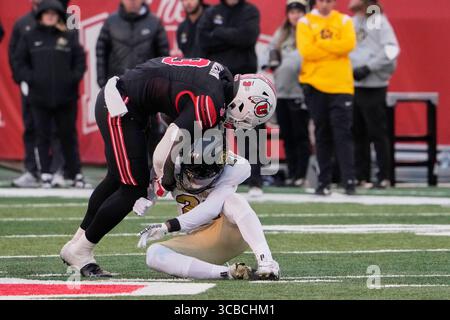 23 novembre 2023 : Utes Running back Jaquinden Jackson (3) en action pendant le match avec les Buffaloes du Colorado et les Utah Utes tenu au stade Rice-Eccles à Salt Lake UT. David Seelig/Cal Sport Medi (crédit image : © David Seelig / Cal Sport Media/CSM via ZUMA Press Wire) Banque D'Images