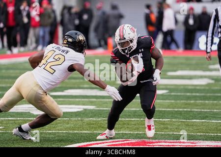 23 novembre 2023 : Utes Running Back Javon Glover (1) en action pendant le match avec Colorado Buffaloes et Utah Utes au stade Rice-Eccles à Salt Lake Utah. David Seelig/Cal Sport Medi (crédit image : © David Seelig / Cal Sport Media/CSM via ZUMA Press Wire) Banque D'Images