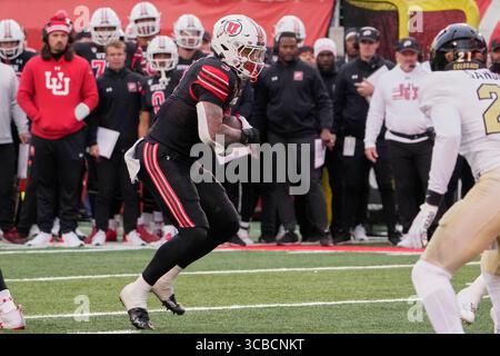 23 novembre 2023 : Utes Running back Jaquinden Jackson (3) en action pendant le match avec les Buffaloes du Colorado et les Utah Utes tenu au stade Rice-Eccles à Salt Lake UT. David Seelig/Cal Sport Medi (crédit image : © David Seelig / Cal Sport Media/CSM via ZUMA Press Wire) Banque D'Images