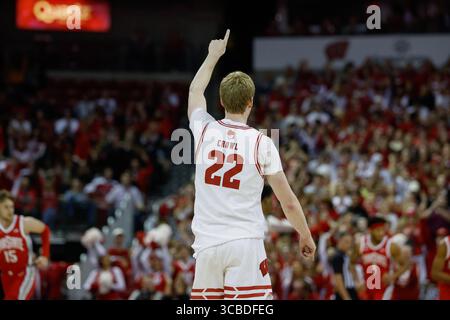 13 février 2024 : Steven Crowl (22 ans), attaquant des Badgers du Wisconsin, lors du match de basket-ball de la NCAA entre les Buckeyes de l'État de l'Ohio et les Badgers du Wisconsin au Kohl Center de Madison, WISCONSIN. Darren Lee/CSM (image de crédit : Banque D'Images