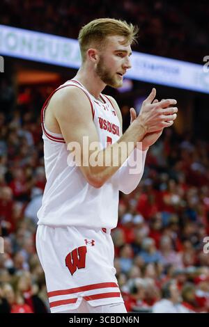 13 février 2024 : L'attaquant des Wisconsin Badgers Tyler Wahl (5 ans) frappe pendant le match de basket-ball de la NCAA entre les Buckeyes de l'État de l'Ohio et les Wisconsin Badgers au Kohl Center de Madison, WISCONSIN. Darren Lee/CSM (image de crédit : Banque D'Images