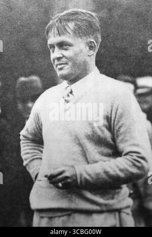 Bobby Jones en 1926 Robert Tyre Jones Jr. (17 mars 1902 – 18 décembre 1971) était un golfeur amateur américain qui était l'une des figures les plus influentes de l'histoire du sport ; il était également avocat de profession. Jones a fondé et aidé à concevoir l'Augusta National Golf Club, et a co-fondé le Masters Tournament. Banque D'Images