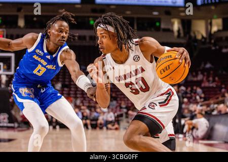 2 novembre 2022 : L'attaquant des Gamecocks de Caroline du Sud Daniel Hankins-Sanford (30 ans) se dirige vers le panier contre les Lions de mars Hill lors de la première mi-temps du match de basket-ball de la NCAA au Colonial Life Arena à Columbia, Caroline du Sud. (Scott Kinser/Cal Sport Media) (image crédit : © Scott Kinser/CSM via ZUMA Press Wire) Banque D'Images