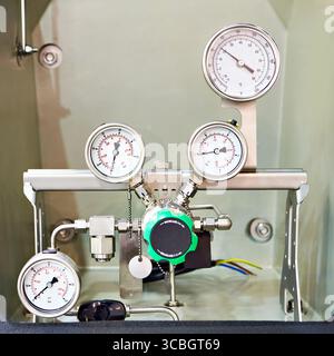 Installation d'un manomètre de station de réduction de pression Banque D'Images