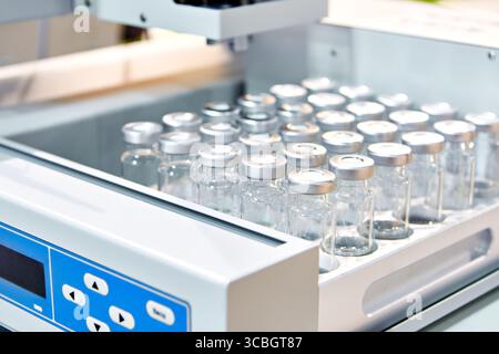 Spectromètre de masse à chromatographe en phase gazeuse avec ampoules Banque D'Images