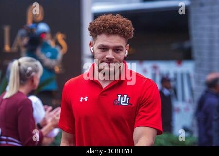 29 décembre 2022, Beverly Hills, Californie, USA : 11 R.J. Hubert, S des Utah Utes arrive au Beef Bowl de Lawryâ€™s le jeudi 29 décembre 2022 à Beverly Hills, Californie. Les Nittany Lions de Penn State affronteront les Utah Utes au Rose Bowl le 2 janvier 2023. ARIANA RUIZ/PI. (Crédit image : © Prensa Internacional via ZUMA Press Wire) Banque D'Images