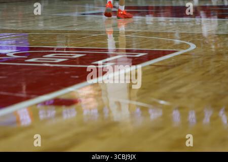 15 novembre 2022 : les Badgers du Wisconsin gardent Connor Essegian (3) lors du match de basket-ball de la NCAA entre les Green Bay Phoenix et les Badgers du Wisconsin au Kohl Center de Madison, WISCONSIN. Darren Lee/CSM (crédit image : © Darren Lee/CSM via ZUMA Press Wire) Banque D'Images
