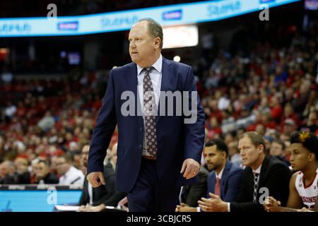 15 novembre 2022 : Greg Gard, entraîneur-chef des Wisconsin Badgers, lors du match de basket-ball de la NCAA entre les Green Bay Phoenix et les Wisconsin Badgers au Kohl Center de Madison, WISCONSIN. Darren Lee/CSM (crédit image : © Darren Lee/CSM via ZUMA Press Wire) Banque D'Images