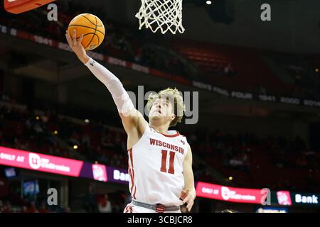 15 novembre 2022 : Max Klesmit (11 ans), garde des Badgers du Wisconsin, participe à un match de basket-ball de la NCAA entre les Green Bay Phoenix et les Badgers du Wisconsin au Kohl Center de Madison, WISCONSIN. Darren Lee/CSM (crédit image : © Darren Lee/CSM via ZUMA Press Wire) Banque D'Images
