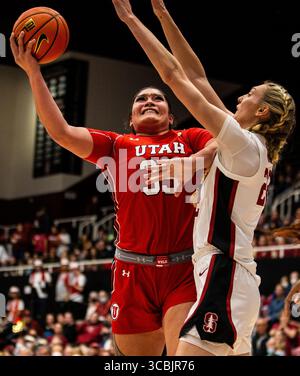 20 janvier 2023 Palo Alto CA, États-Unis L'attaquante de l'Utah Alissa Pili (35) va au panier lors du match de basket féminin de la NCAA entre les Utah Utes et le Cardinal de Stanford. Stanford Beat Utah 74-62 au Maples Pavilion Palo Alto, CA Thurman James /CSM (crédit image : © Thurman James/CSM via ZUMA Press Wire) Banque D'Images