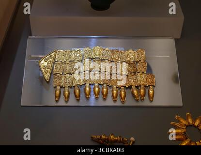 Séville, Espagne - 7 juillet 2018 : Mairena del Alcor Treasure Diadem, Musée archéologique de Séville, Andalousie, Espagne Banque D'Images
