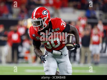09 janvier 2023 Georgia Bulldogs Running Back Daijun Edwards (30 ans) porte le ballon pendant le match du championnat national CFP entre les Georgia Bulldogs et les TCU Horned Frogs à Inglewood, en Californie. Crédit photo obligatoire : Charles Baus/CSM (crédit image : © Charles Baus/CSM via ZUMA Press Wire) Banque D'Images
