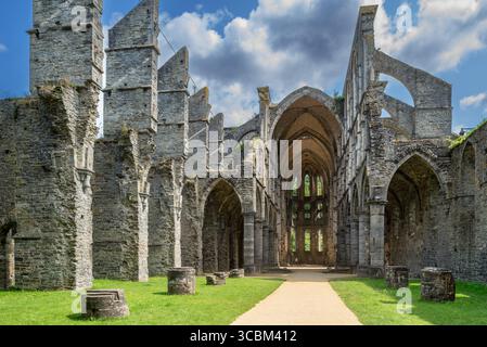 Ruines d'église à l'Abbaye de Villers du XIIIe siècle, ancienne abbaye cistercienne dans la commune de Villers-la-ville, Brabant wallon, Belgique Banque D'Images