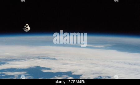 6 octobre 2022, Station spatiale internationale, ORBITE TERRESTRE : le vaisseau d'équipage SpaceX Dragon Endurance, transportant quatre membres d'équipage-5, s'approche de la Station spatiale internationale pour s'amarrer au port avant du module Harmony, le 6 octobre 2022 en orbite terrestre. La mission Crew-5 transporte Anna Kikina, cosmonaute de Roscosmos, Koichi Wakata, astronaute de la JAXA, Josh Cassada, astronautes de la NASA et Nicole Mann. (Crédit image : © Kjell Lindgren/NASA/Planet Pix via ZUMA Press Wire) Banque D'Images