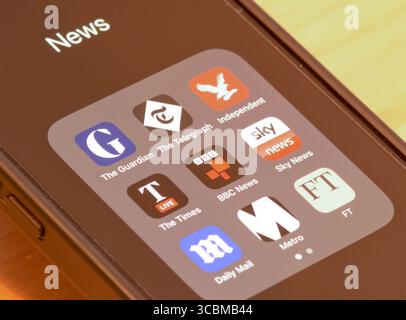Applications d'actualités britanniques sur l'écran d'un smartphone Banque D'Images