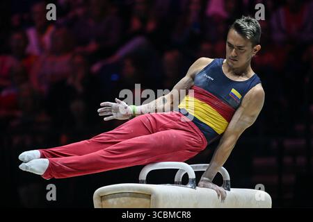 4 novembre 2022, Liverpool, Royaume-Uni : JOSSIMAR CALVO MORENO concourt sur le cheval de pommeau lors de toutes les finales qui se déroulent au M&S Bank Arena de Liverpool. (Crédit image : © Amy Sanderson/ZUMA Press Wire) Banque D'Images