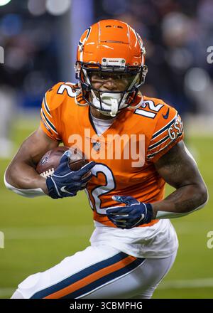 13 octobre 2022 : Chicago, Illinois, États-Unis - Chicago Bears #12 Velus Jones Jr. attrape le ballon avant le match entre les Washington Commanders et les Chicago Bears au Soldier Field à Chicago, il. Photographe : Mike Wulf (crédit image : © Mike Wulf/CSM via ZUMA Press Wire) Banque D'Images