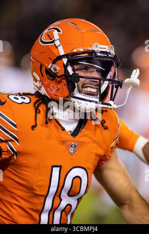 13 octobre 2022 : Chicago, Illinois, États-Unis - Chicago Bears #18 Dante Pettis célèbre son touchdown pendant le match entre les Washington Commanders et les Chicago Bears au Soldier Field à Chicago, il. Photographe : Mike Wulf (crédit image : © Mike Wulf/CSM via ZUMA Press Wire) Banque D'Images