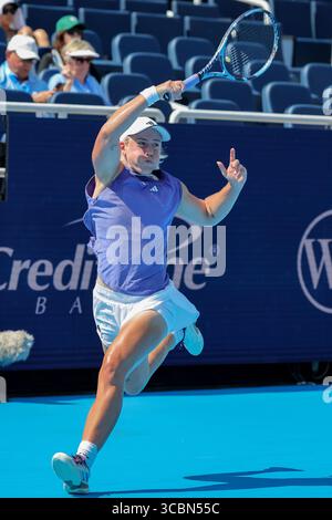 Mason, Ohio, États-Unis. 8 août 2025. Sonay Kartal (GBR) en action vendredi lors de la première manche de l'Open de Cincinnati au Lindner Family Tennis Center, Mason, Ohio. (Crédit image : © Scott Stuart/ZUMA Press Wire) USAGE ÉDITORIAL SEULEMENT ! Non destiné à UN USAGE commercial ! Banque D'Images