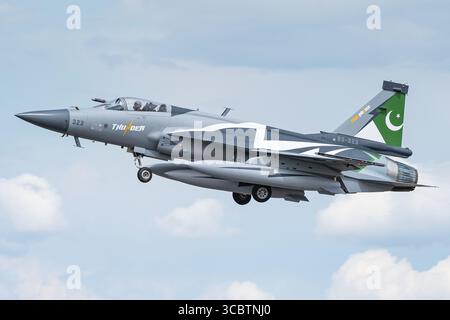 Un avion de chasse CAC/PAC JF-17 Thunder développé par Chengdu Aircraft Corporation de l'armée de l'air pakistanaise. Banque D'Images