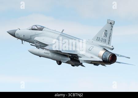 Un avion de chasse CAC/PAC JF-17 Thunder développé par Chengdu Aircraft Corporation de l'armée de l'air pakistanaise. Banque D'Images
