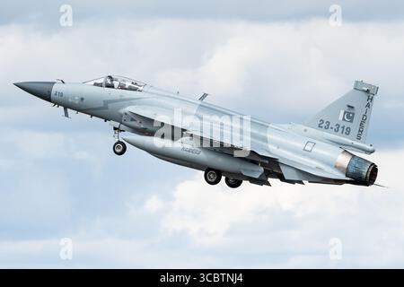Un avion de chasse CAC/PAC JF-17 Thunder développé par Chengdu Aircraft Corporation de l'armée de l'air pakistanaise. Banque D'Images