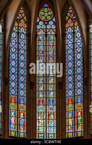 Cologne, Rhénanie du Nord Westphalie, Allemagne - août 2018 : vitraux colorés à l'intérieur de la cathédrale de Cologne Banque D'Images