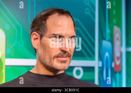 Istanbul, Turquie - 7 mai 2022 : sculpture en cire du fondateur d'Apple Steve Jobs au musée de cire Madame Tussauds Banque D'Images