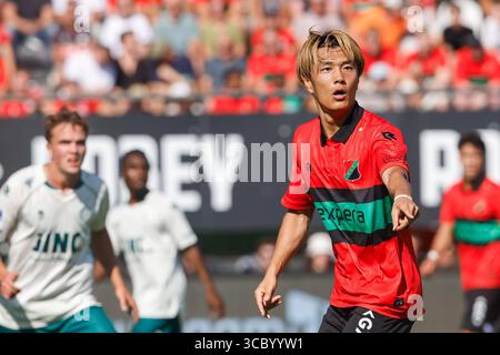 Nimègue, pays-Bas. 09 août 2025. NIMÈGUE, PAYS-BAS - 9 AOÛT : Koki Ogawa de NEC marque avec doigt lors du match Néerlandais Eredivisie entre NEC et Excelsior au Goffertstadion le 9 août 2025 à Nimègue, pays-Bas. (Photo de Broer van den Boom/Orange Pictures) crédit : Orange pics BV/Alamy Live News Banque D'Images