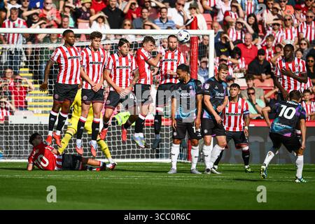 Sheffield, Royaume-Uni. 9 août 2025. Scott Twine de Bristol City marque pour se faire 0-1 lors du match Sheffield United vs Bristol City Sky Bet Championship à Bramall Lane, Sheffield. Le crédit photo devrait se lire : Craig Thomas/Sportimage crédit : Sportimage Ltd/Alamy Live News Banque D'Images