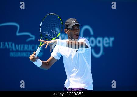 MASON, OHIO - 09 AOÛT : Félix Auger-Aliassime du Canada en action lors du troisième jour de l'Open de Cincinnati au Lindner Family Tennis Center le 09 août 2025 à Mason, Ohio. (Photo de Mauricio Paiz) Banque D'Images