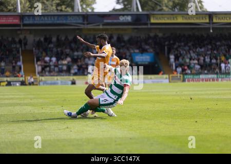 Jake Wannell de Yeovil Town affronte le match de la Ligue nationale Jermaine Francis Enterprise de Hartlepool United entre Yeovil Town et Hartlepool United au stade Huish Park, Yeovil photo de Martin Edwards/Alamy Live News 07880 707878 Banque D'Images