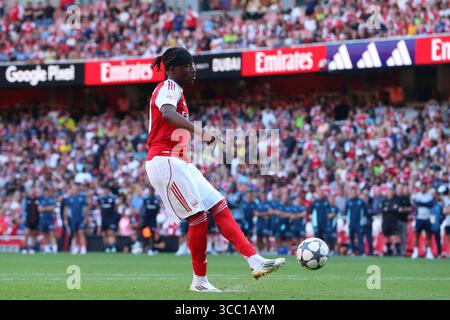 Emirates Stadium, Londres, Royaume-Uni. 9 août 2025. Pré-saison Football Friendly, Arsenal versus Athletic Club ; Noni Madueke d'Arsenal marque pendant le penalty shootout post-match crédit : action plus Sports/Alamy Live News Banque D'Images