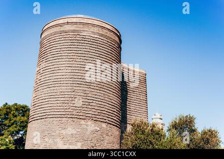 Tour inaugurale dans la vieille ville citadelle d'Icheri Sheher fortifiée, Bakou, Azerbaïdjan Banque D'Images