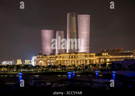 Lusail City, Qatar - 07 août 2025 - photo de Lusail Plaza, Lusail Boulevard. Place Vendome Mall Lusail Qatar Banque D'Images