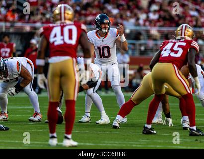 09 août 2025 Santa Clara Calif USA Denver Broncos quarterback Bo Nix (10) commence le match lors du match de pré-saison de la NFL 1 entre les Broncos de Denver et les 49ers de San Francisco. Denver bat San Francisco 30-9 au Levi Stadium. Thurman James/CSM crédit : Cal Sport Media/Alamy Live News Banque D'Images