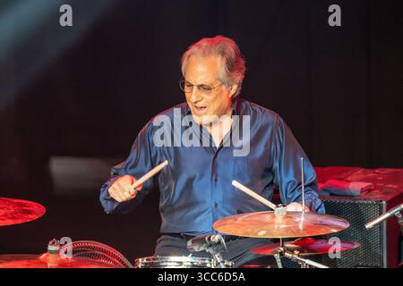 01 juillet 2025 : Max Weinberg, batteur de Bruce Springsteen, joue avec Max Weinberg's Jukebox au Magazzini Generali de Milan, en Italie Banque D'Images