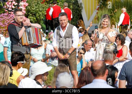 Immer Wieder Sonntags 2025 - Folge 9 Rust, 10.8.2025 Dominik Knaller, Stefan Mross und Linda Jung BEI der Live TV Sendung Immer Wieder Sonntags Folge 9 aus dem Wasserpark Rulantica BEI Rust Baden-Würtenberg Deutschland Copyright : xMatthiasxGränzdörferx Banque D'Images