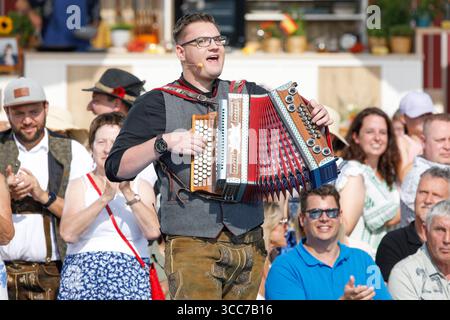 Immer Wieder Sonntags 2025 - Folge 9 Rust, 10.8.2025 Dominik Knaller BEI der Live TV Sendung Immer Wieder Sonntags Folge 9 aus dem Wasserpark Rulantica BEI Rust Baden-Würtenberg Deutschland Copyright : xMatthiasxGränzdörferx Banque D'Images
