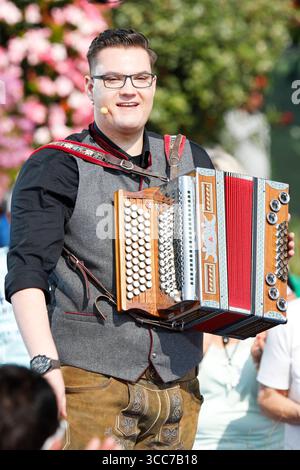 Immer Wieder Sonntags 2025 - Folge 9 Rust, 10.8.2025 Dominik Knaller BEI der Live TV Sendung Immer Wieder Sonntags Folge 9 aus dem Wasserpark Rulantica BEI Rust Baden-Würtenberg Deutschland Copyright : xMatthiasxGränzdörferx Banque D'Images