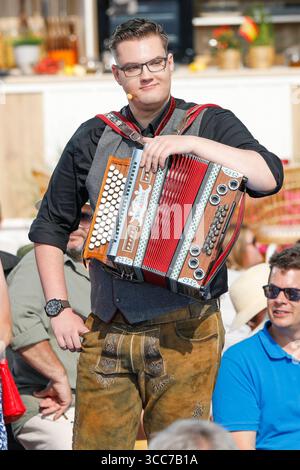 Immer Wieder Sonntags 2025 - Folge 9 Rust, 10.8.2025 Dominik Knaller BEI der Live TV Sendung Immer Wieder Sonntags Folge 9 aus dem Wasserpark Rulantica BEI Rust Baden-Würtenberg Deutschland Copyright : xMatthiasxGränzdörferx Banque D'Images