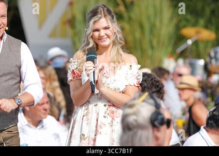 Immer Wieder Sonntags 2025 - Folge 9 Rust, 10.8.2025 Linda Jung BEI der Live TV Sendung Immer Wieder Sonntags Folge 9 aus dem Wasserpark Rulantica BEI Rust Baden-Würtenberg Deutschland Copyright : xMatthiasxGränzdörferx Banque D'Images