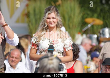 Immer Wieder Sonntags 2025 - Folge 9 Rust, 10.8.2025 Linda Jung BEI der Live TV Sendung Immer Wieder Sonntags Folge 9 aus dem Wasserpark Rulantica BEI Rust Baden-Würtenberg Deutschland Copyright : xMatthiasxGränzdörferx Banque D'Images