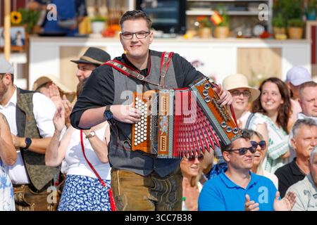 Immer Wieder Sonntags 2025 - Folge 9 Rust, 10.8.2025 Dominik Knaller BEI der Live TV Sendung Immer Wieder Sonntags Folge 9 aus dem Wasserpark Rulantica BEI Rust Baden-Würtenberg Deutschland Copyright : xMatthiasxGränzdörferx Banque D'Images