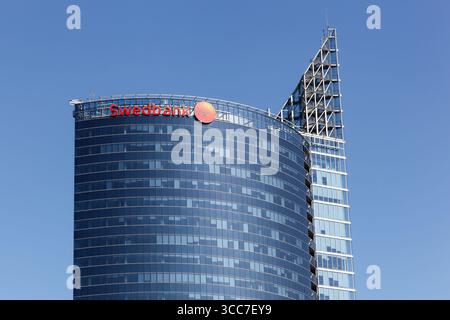 Immeuble de bureaux Swedbank à Riga. Swedbank est un groupe bancaire nordique-balte basé à Stockholm, en Suède Banque D'Images