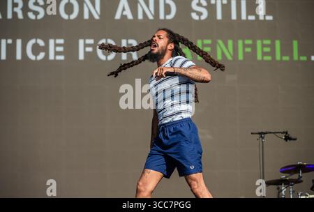 Newquay, Cornouailles, Royaume-Uni. 10 août 2025. Controverse et engagement Bob Vylan au Boardmasters 2025 le duo de Punk rap Bob Vylan se produit au Boardmasters Festival de Newquay le dimanche 10 août, malgré les réactions intenses du public et la controverse politique entourant leur récente apparition à Glastonbury. Crédit : Cornwall News images/Alamy Live News Banque D'Images