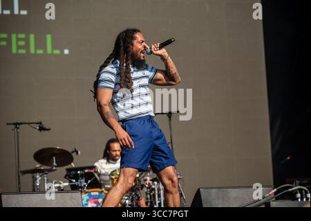 Newquay, Cornouailles, Royaume-Uni. 10 août 2025. Controverse et engagement Bob Vylan au Boardmasters 2025 le duo de Punk rap Bob Vylan se produit au Boardmasters Festival de Newquay le dimanche 10 août, malgré les réactions intenses du public et la controverse politique entourant leur récente apparition à Glastonbury. Crédit : Cornwall News images/Alamy Live News Banque D'Images